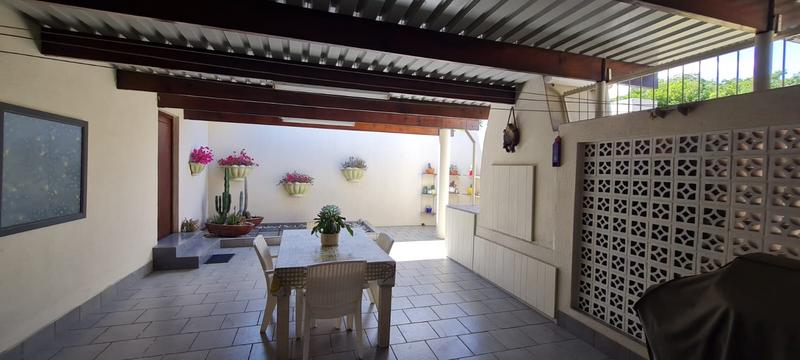 5 Bedroom Property for Sale in De La Haye Western Cape